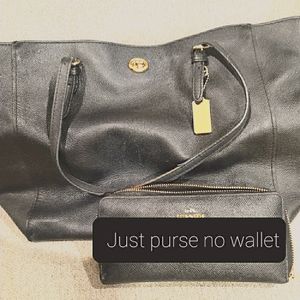 👜🏷Coach black leather tote bag ( no wallet )